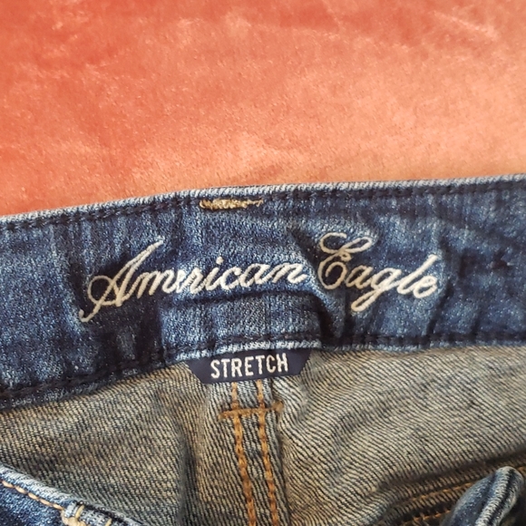 American Eagle Denim Shorts Size 4 Distressed Hem. Like New. - Picture 2 of 8